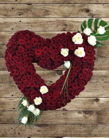 corona-de-rosas-rojas-letonia