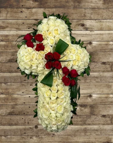cruz-rosas-blancas